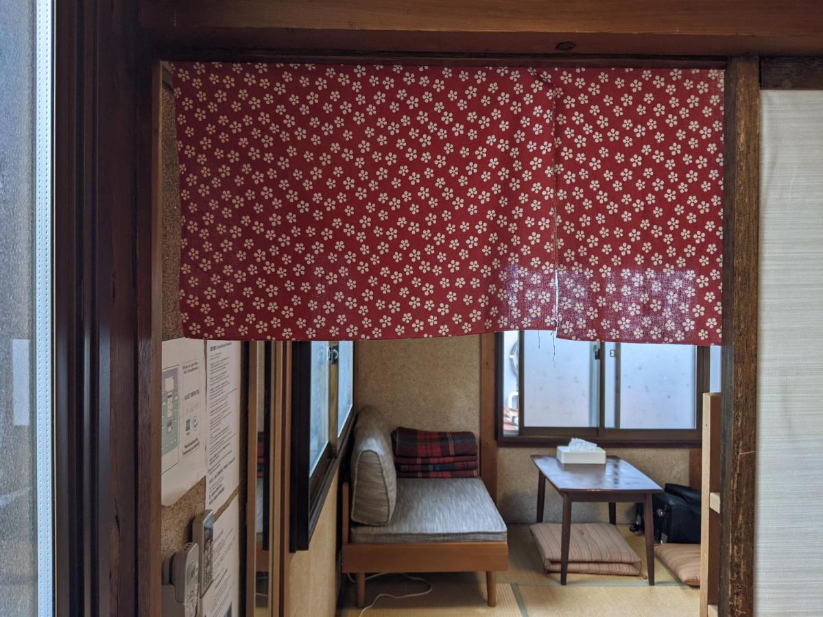 Guesthouse Tomaru Такаяма Екстериор снимка